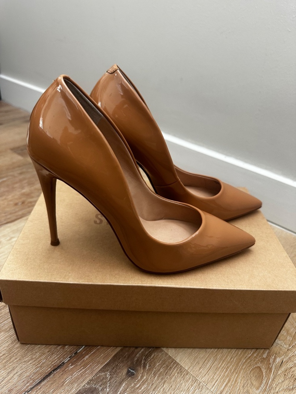 Steve Madden Tan/Nude Patent Pointed-Toe Stiletto Pumps - Picture 5 of 9
